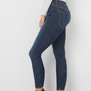 GAP Mid Rise True Skinny Jeans in Sculpt